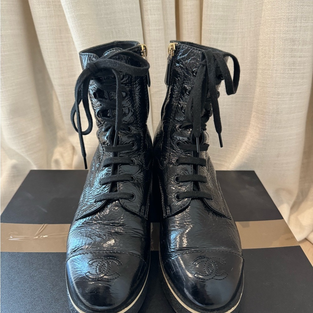 Chanel patent leather boots - Picture 4 of 8